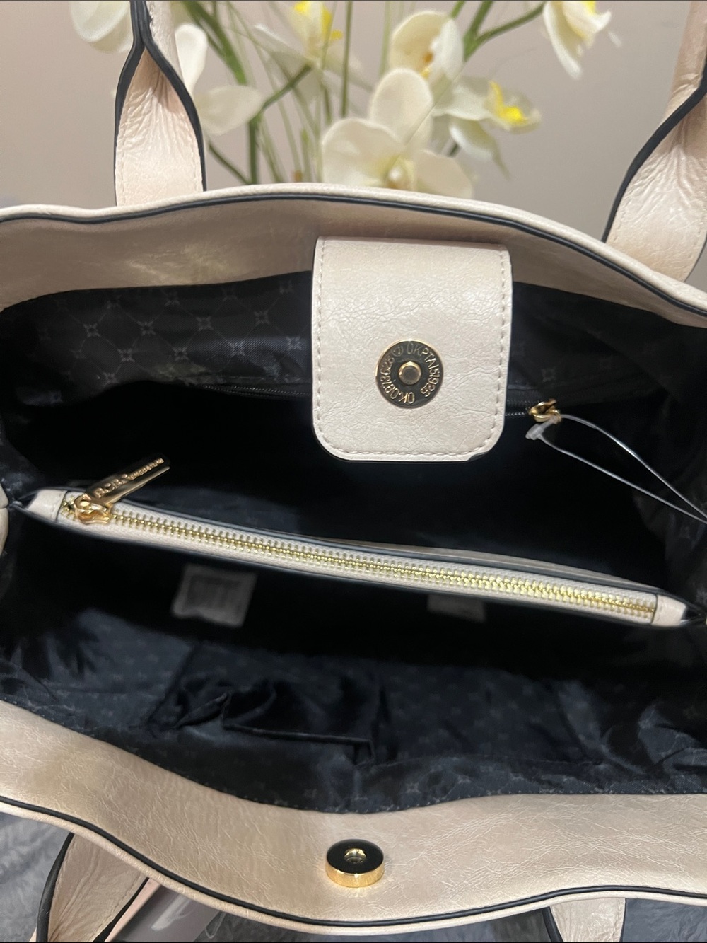 BCBGeneration Ivory Satchel / Crossbody retail $88 NWT - Picture 6 of 7
